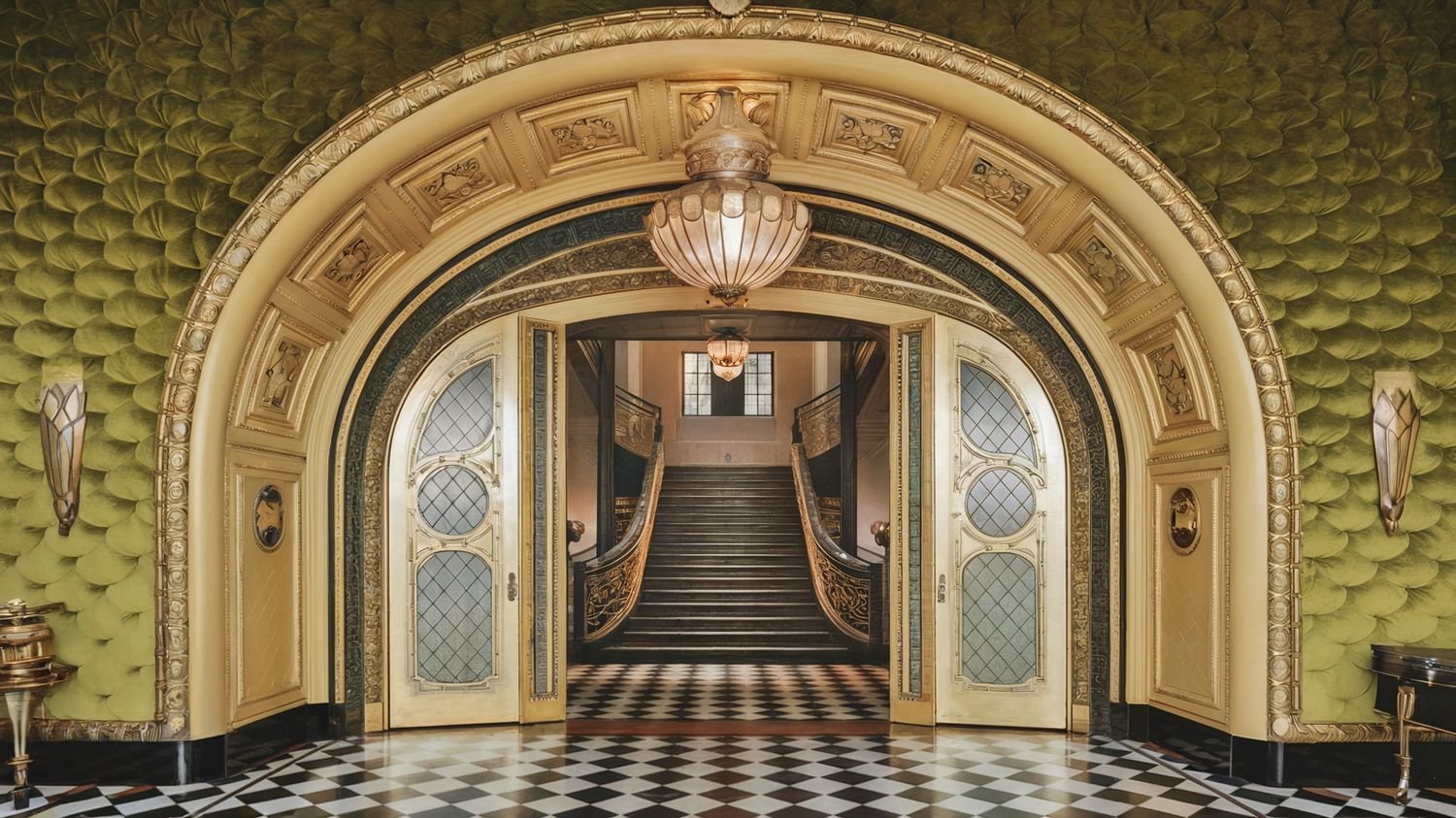 Vintage Glamour Chateaux interior